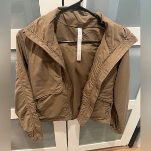 Lululemon “always effortless” jacket size 2. In the Color olive